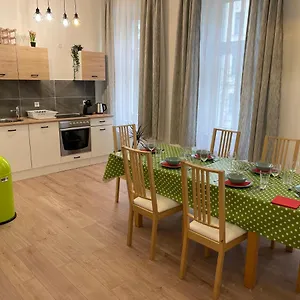 Gesamte Fuer 6 Personen , Вена Австрия
